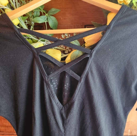 Womens detail tshirt - Picture 7 of 7